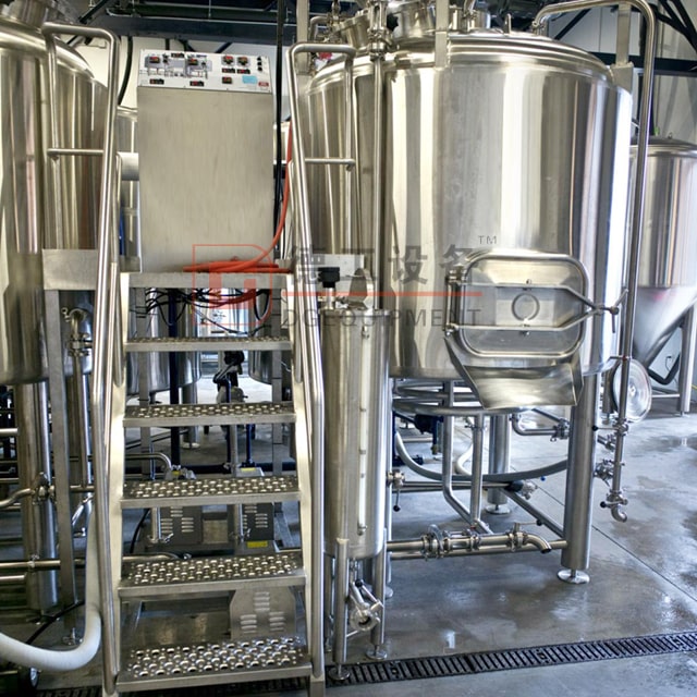 Equipo de cervecería de cerveza de acero inoxidable 1000L disponible Sistema de elaboración de cerveza de tres recipientes en Italia